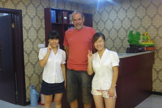 ... diese beiden auch, sie arbeiten in den Semesterferien im Service