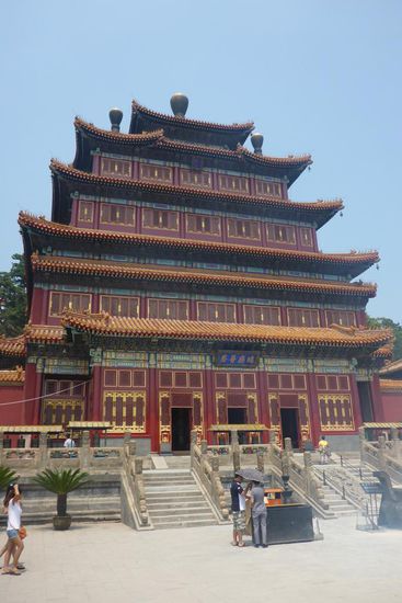 Dieser Tempel beherbergt das größte Holzbildnis der Welt ...