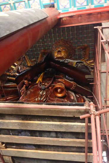 ... eine 23,5 m hohe Figur mit 40 Armen (auf dem Bild leider nicht zu erkennen)