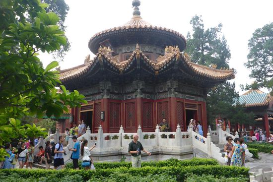 ... im Zentrum ein daoistischer Tempel
