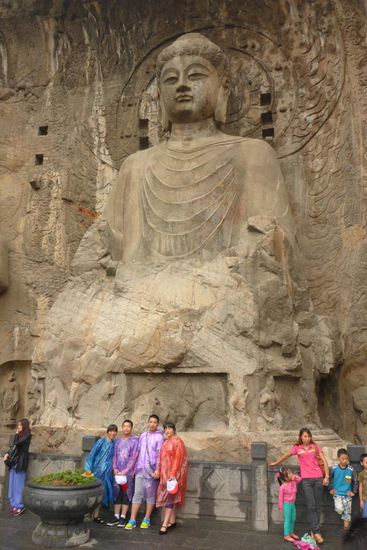 Der zentrale Locana-Buddha ist 17 m hoch