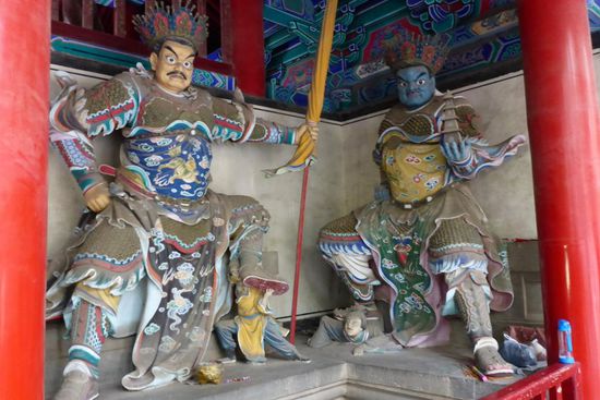 ... die bösen Geister vom Kloster fernhalten