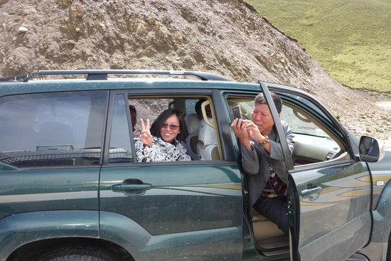 Auch auf der Passhöhe kontaktfreudige ...