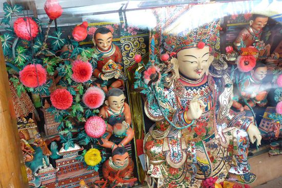 Diese Gebilde sind aus Yak-Butter gefertigt und werden jährlich erneuert