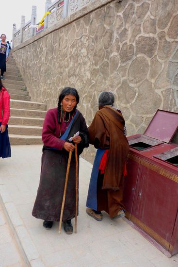 ... sie ist dankbar für ein paar Yuan