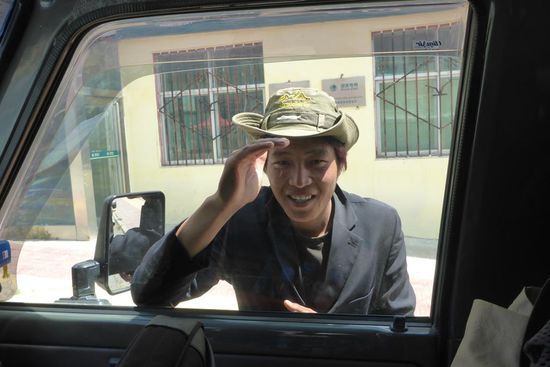 Neugieriger, ich bin Gast in diesem Land und bleibe freundlich