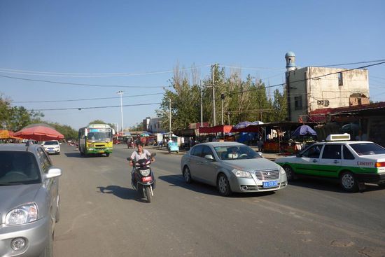 Turfan, 25. -26. 8. 2014, Tage 103 -104; 19 482 km
liegt am Rand der dritttiefsten Senke des Festlandes unseres Planeten,
250 000 Einwohner, viele davon sind Uiguren ...