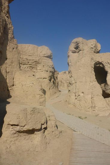 ... in ihrer Blütezeit im 10. Jh. lebten in der Stadt etwa 10 000 Einwohner ...