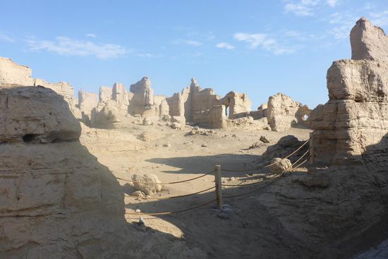 ... im Jahr 1209 zerstörten die Mongolen den Ort, er wurde danach völlig aufgegeben ...