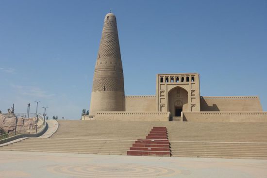 ... sie ist die größte Moschee in der Region ...