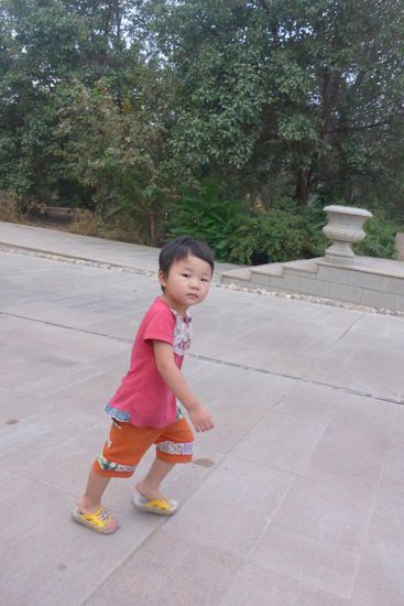 Die Tochter einer Hotelangestellten ist der Langnase gegenüber vorsichtig