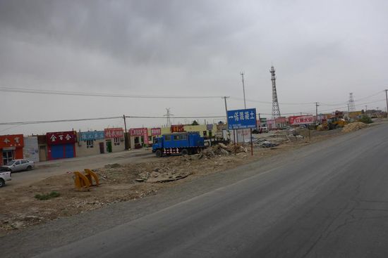 Letzte Ortschaft vor der Taklamakan