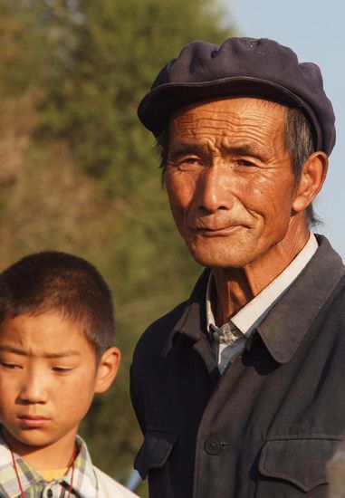 großer Altersunterschied, ähnliche Mimik