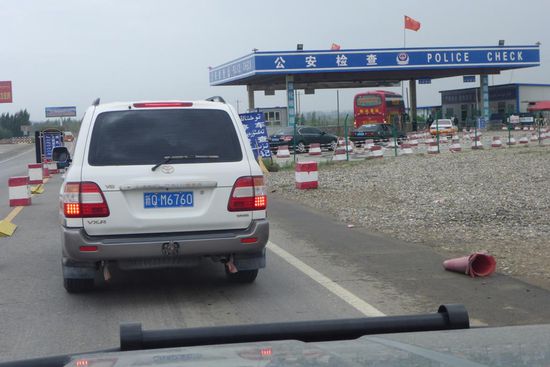 Einer der zahlreichen Check-Points in dieser Provinz