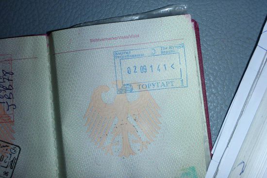 2. 9. 2014, Tag 111; 21 650 km
Der kirgisische Einreisestempel