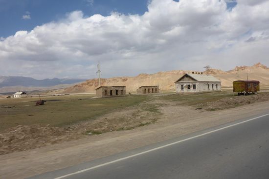 Die ersten Steinhäuser in Kirgisien