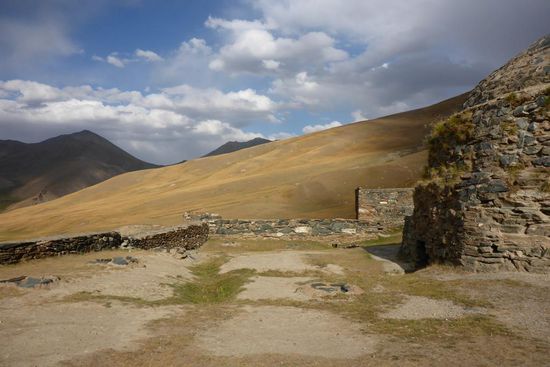 Karawanserei in schöner Landschaft