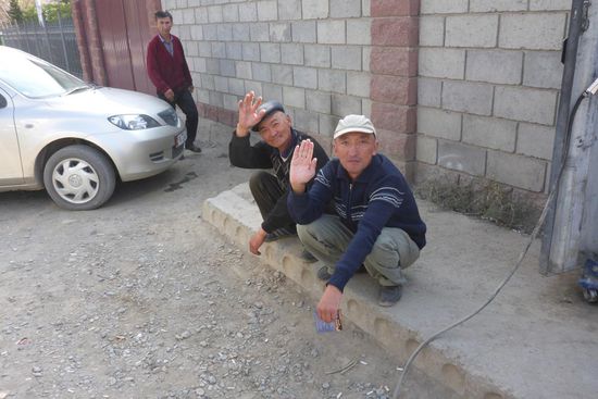 Freundliche Kirgisen in Naryn