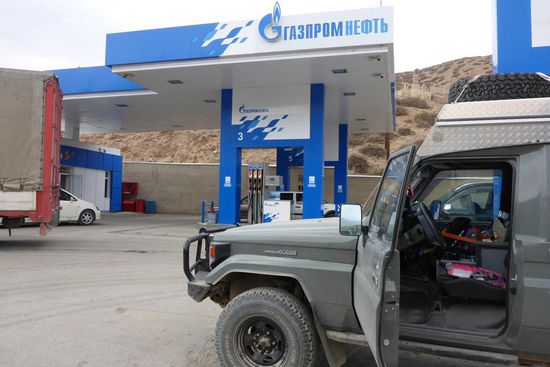 Gazprom-Tankstelle, ein Liter Diesel kostet 44,5 Som (65 Eurocent)