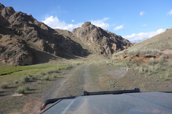 ... zum See; ich fühle mich hier sehr wohl.
"Ich begriff, daß die Welt nicht in einen hineinschauen kann, daß sie keinen Pfifferling auf die Hoffnungen, Träume und Sorgen gibt, die sich hinter Haut und Knochen verbergen. So einfach, so absurd und auch so grausam es klingen mag"
Traumsammler von Khaled Hosseini