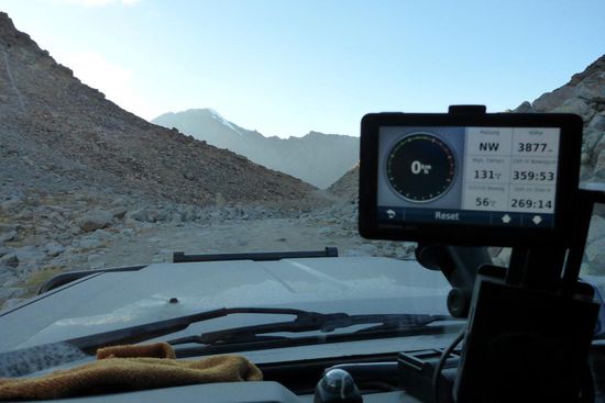 Auf der Passhöhe (3 877 m üNN) ...