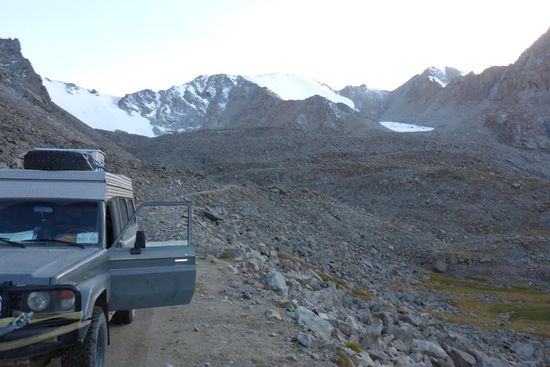 ... die Route ist beim genauen Hinsehen im Geröllfeld zu erkennen