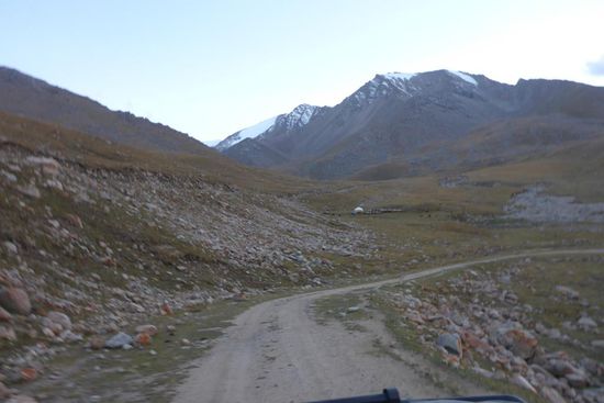 Für die Strecke von 190 km benötige ich 7,5 Stunden, die letzte halbe Stunde fahre ich in der Dunkelheit