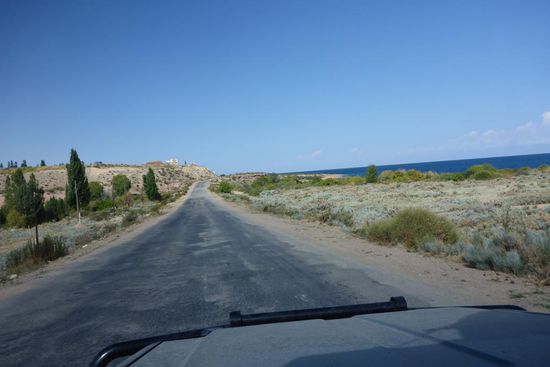 Abfahrt vom Ysyk-Köl See bei Sonnenschein