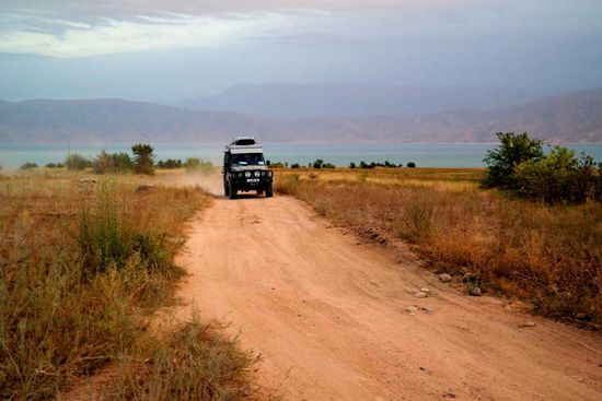 Am Toktogul-Stausee ...