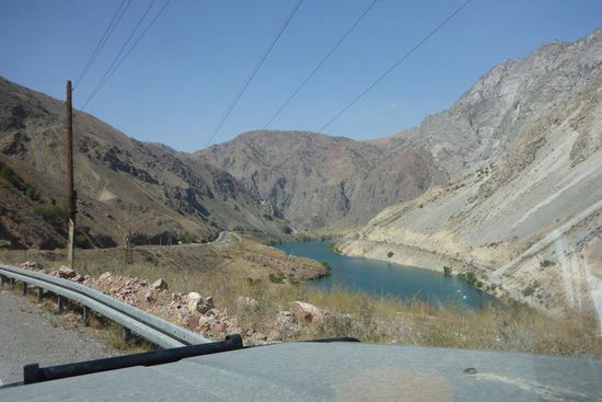 ... entlang am Naryn, ...