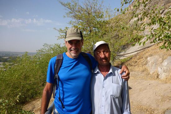 Begegnungen: Er ist Usbeke und kennt ein paar Wörter der deutschen Sprache,
er hält die Wege auf "Salomon's Thron" sauber