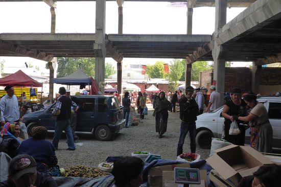 Im riesigen Basar von Osch ...