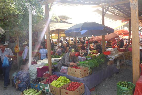 ... gibt es Obst und Gemüse in allen Variationen ...