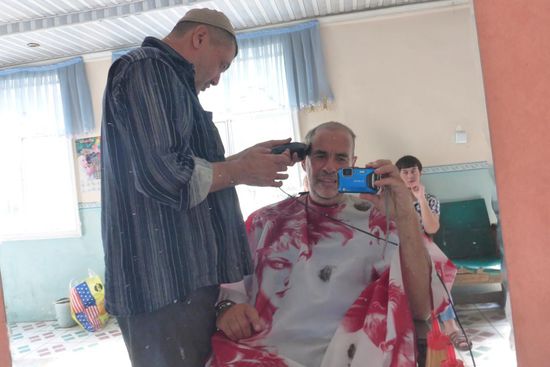 ... und Figaros, ein Haarschnitt für 100 Som (1,45 Euro)