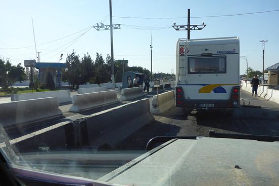 Einer der zahlreichen Polizei-Checkpoints auf den Hauptstraßen