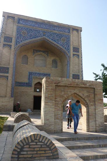 ... hier findet sich das Mausoleum von Abu Bakr Kaffal Shoshi ...