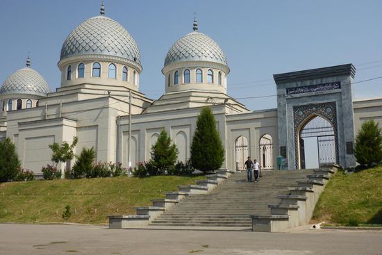 Die Juma-Moschee, auf einem Hügel in der Stadt ...