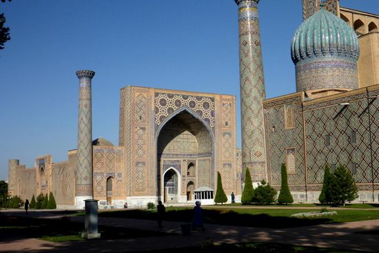 Die Ulugbek-Medresse wurde im Jahr 1420 fertig gestellt ...