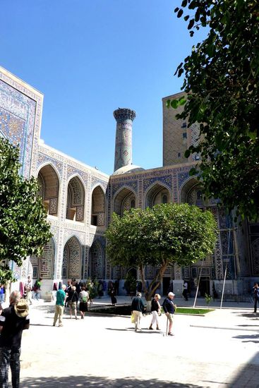 ... hier der Innenhof ...