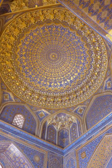 ... hier eine Deckengestaltung ...