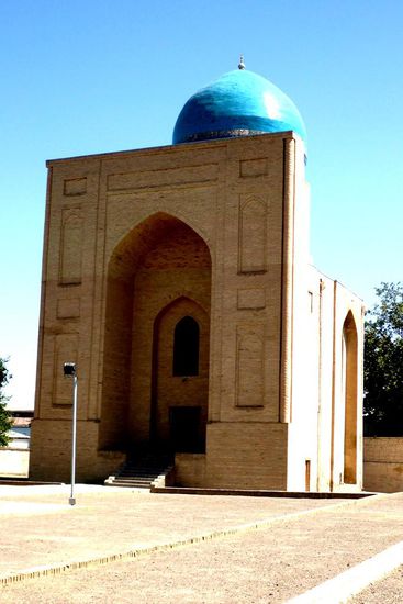Das Mausoleum Bibi-Khanym, gegenüber der gleichnamigen Moschee,
Bibi Khanym war die Frau von Amir Timur, dem verehrten und grausamen Herrscher aus dem 14 Jh.