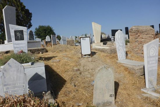 ... sie haben wenigstens eine Nummer,
den Toten wird das vermutlich egal sein