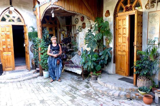 Besuch bei der Künstlerin und Modedesignerin Svetlana ...