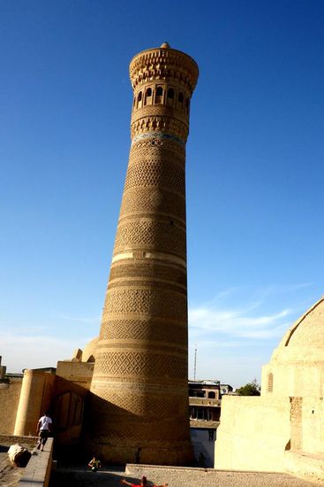 Das Kalon Minarett aus dem Jahr 1127, 47 m hoch ...