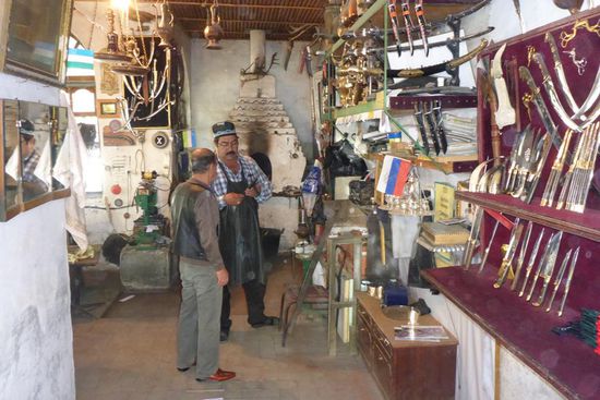 Schmiedekunst hatte in Bukhara immer einen hohen Stellenwert,
u.a. wurden und werden noch immer wertvolle Messer produziert