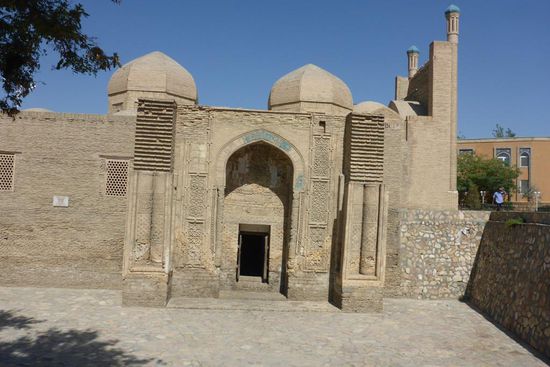 Die Ulugbek Medresse aus dem Jahr 1417, 
die älteste Medresse in Zentralasien