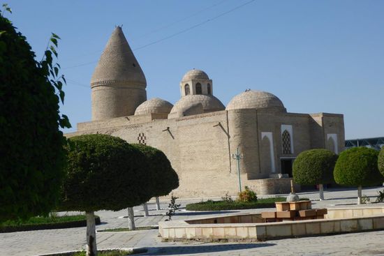 Das Chasma Ayub Mausoleum, gefertigt zwischen dem 12. und 16. Jh.,
errichtet über einer Quelle, aus der auch aktuell noch Trinkwasser entnommen werden kann