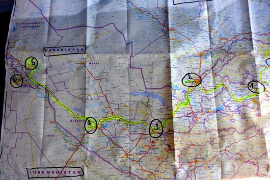 Die Route durch Usbekistan, ca. 1700 km, 10 Tage
1 Andijan, erste Stadt nach Grenzübertritt
2 Tashkent
3 Samarkand
4 Bukhara
5 Ayaz Qala, Wüstencamp
6 Khiva