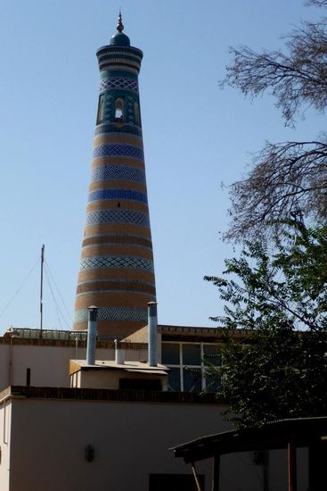 Das Islom-Xo'ja Minarett, 45 m hoch, errichtet zu Anfang des 20. Jh.