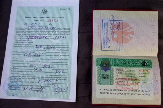 An der Grenze wartet Papierkrieg auf uns, 
hier das turkmenische Visum mit dem Einreisestempel vom 25. 9. 2014